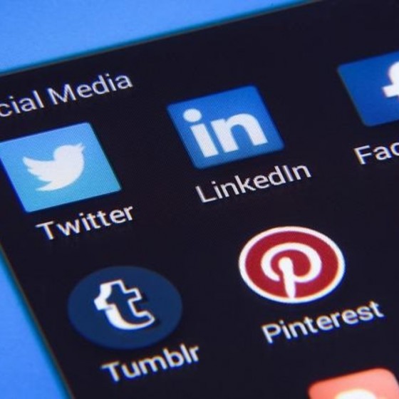 schermafbeelding met icoontjes van socialmedia kanalen
