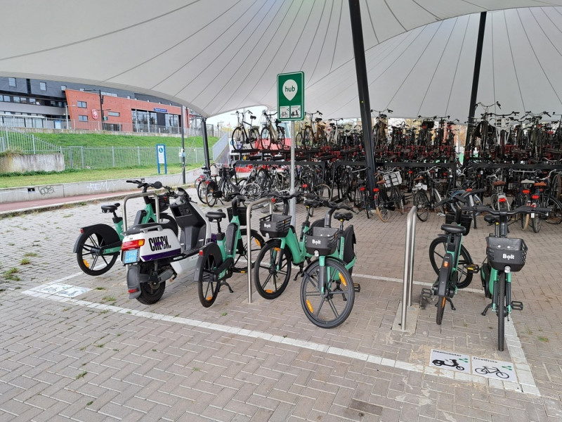 Verplichte parkeerplekken voor deelscooters en deelfietsen