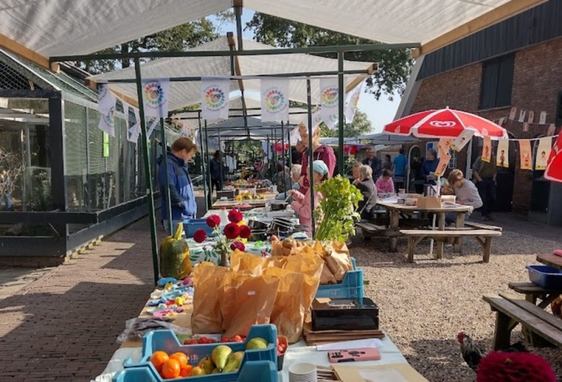 Druk bezochte najaarsmarkt kinderboerderij Noord