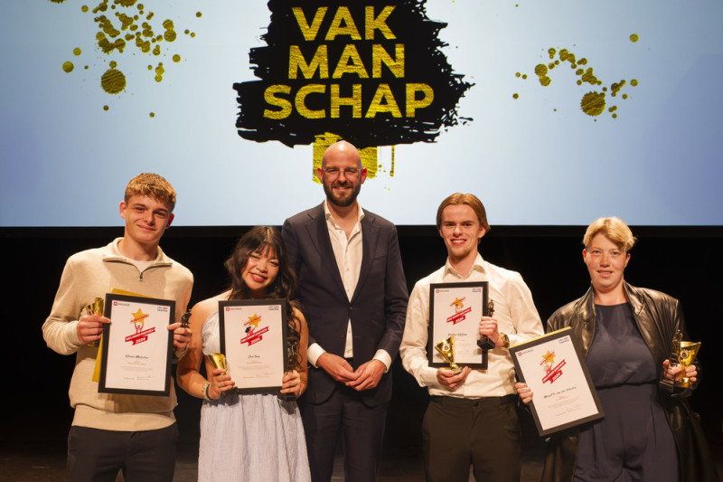 Almelo, Enschede en Hengelo zetten talenten in de spotlights: 10 studenten van ROC van Twente ontvangen mbo award