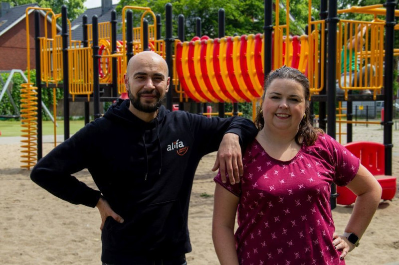 Louise en Yüksel zetten zich in voor kinderen in Mekkelholt