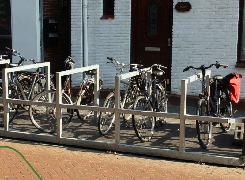 Tekort aan fietsparkeerplekken in de straat?