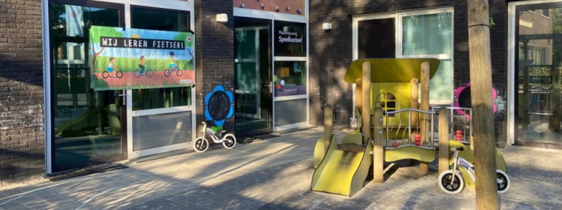 Kinderen van kinderdagverblijf De Toverbal leren fietsen!