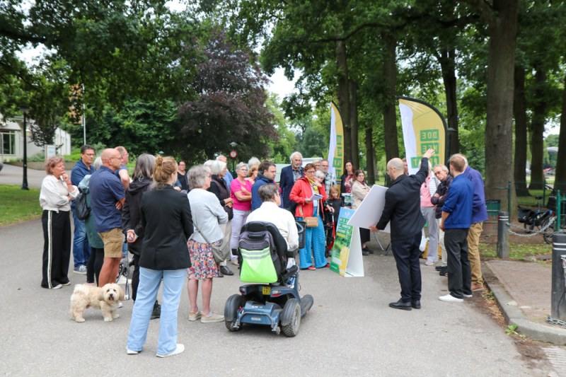 Ideeën voor vernieuwd Volkspark opgehaald tijdens wandeling
